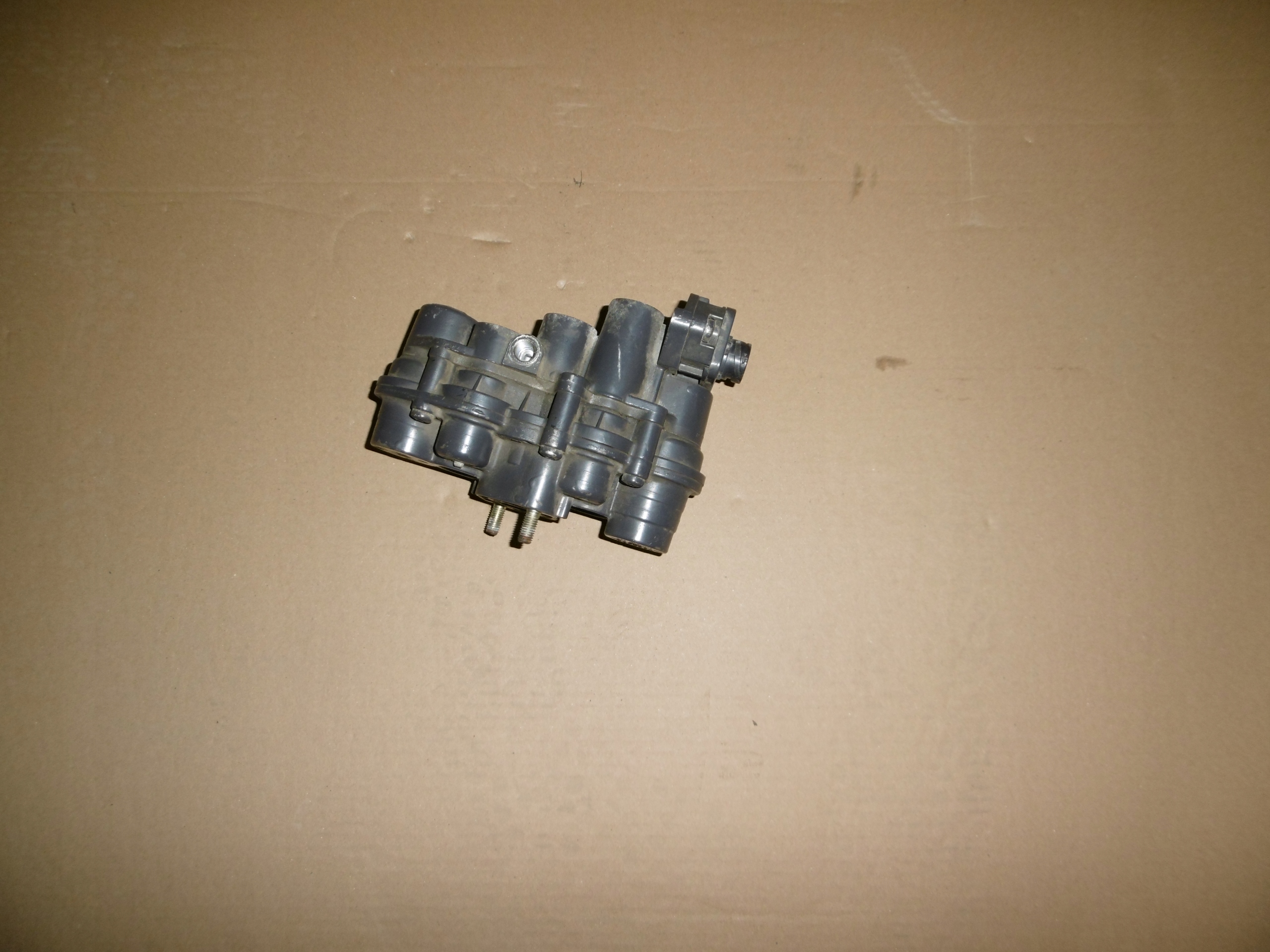 Vanne de base dessiccateur DAF XF 1137680 image 3