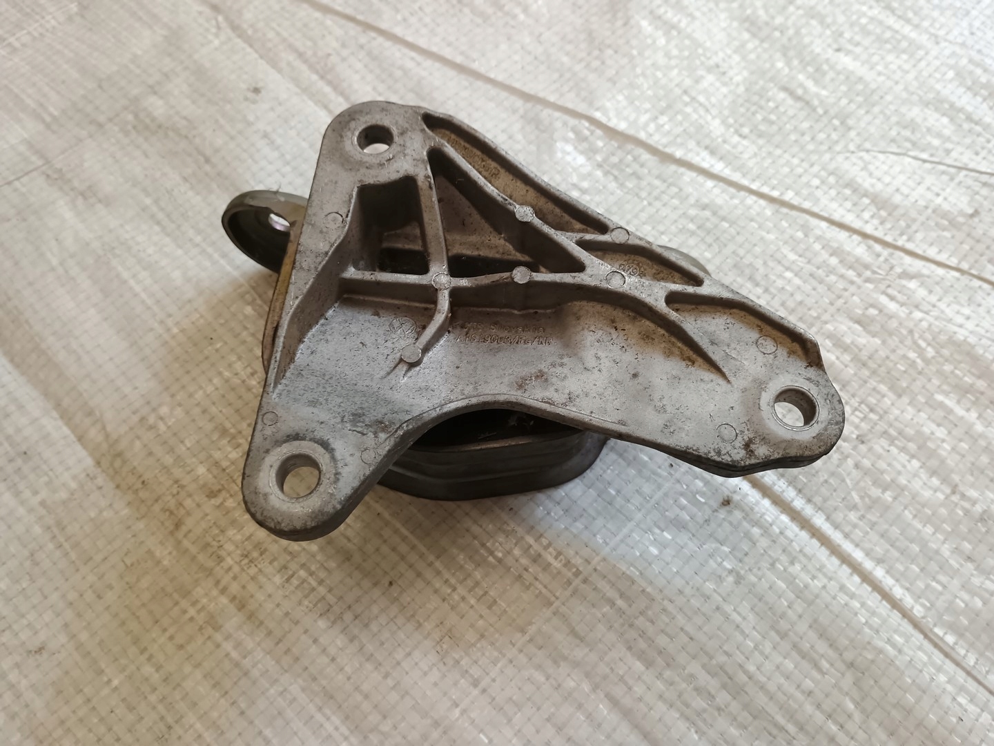 Moottorin alusvasara VW T6 Lift T6.1 7E0399151A