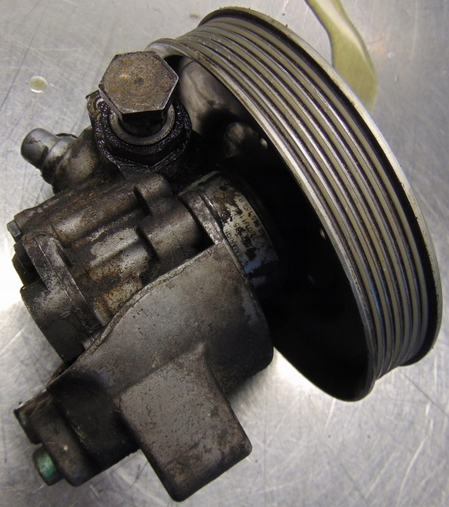 Ohjaustehostimen pumppu Audi A6 C5 3.0 V6 bensa ASN Eurooppa