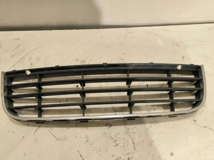 VW Jetta 3 etusäleikkö 1K0853677