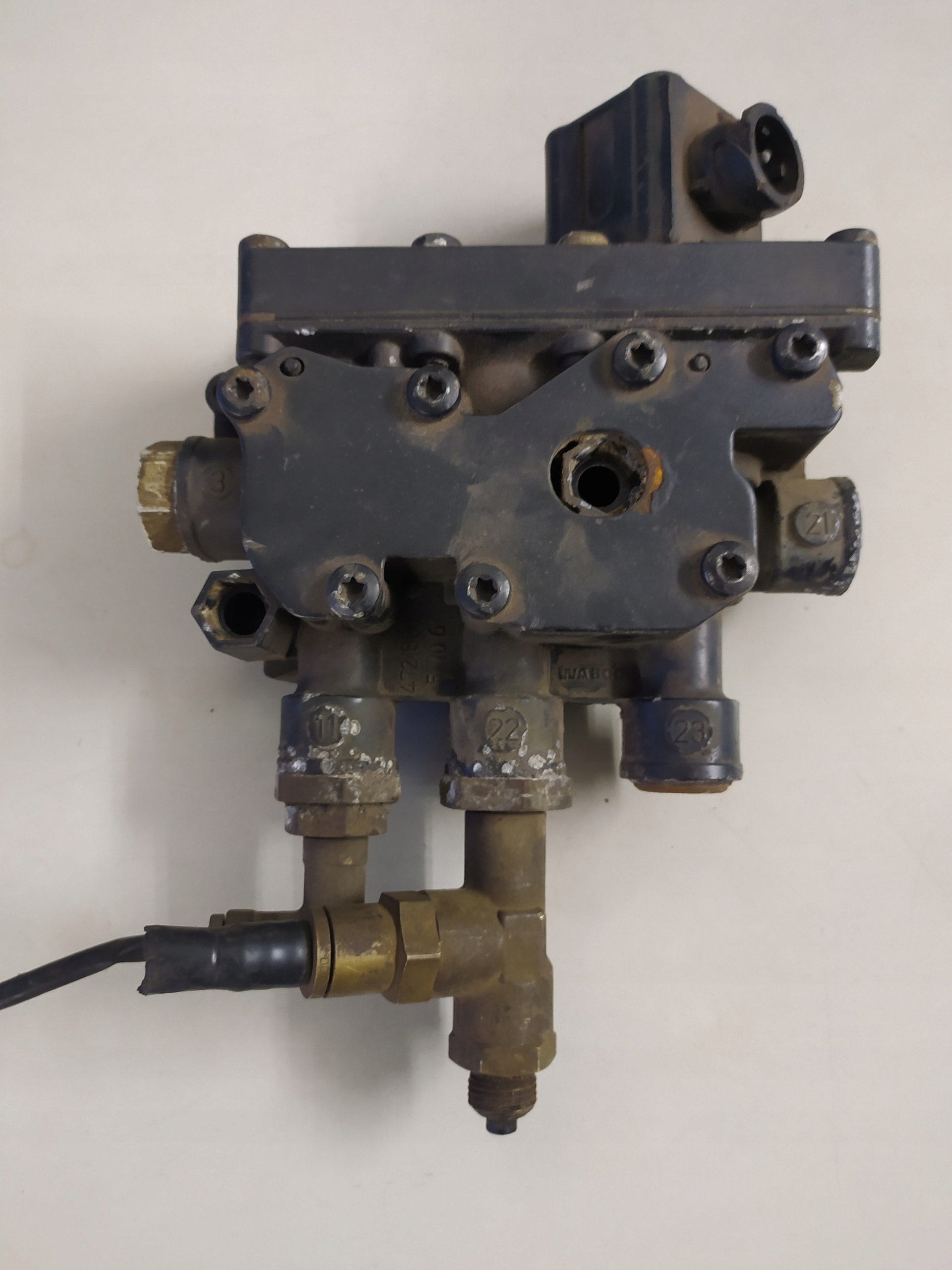 Volvo ECAS Valve Suspension WABCO 4728800230 image 2