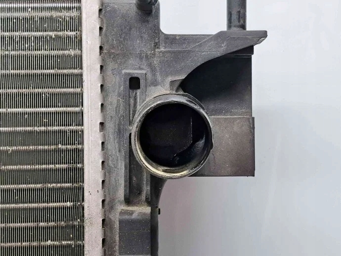 Renault OE 214107399R Radiatore motore usato
