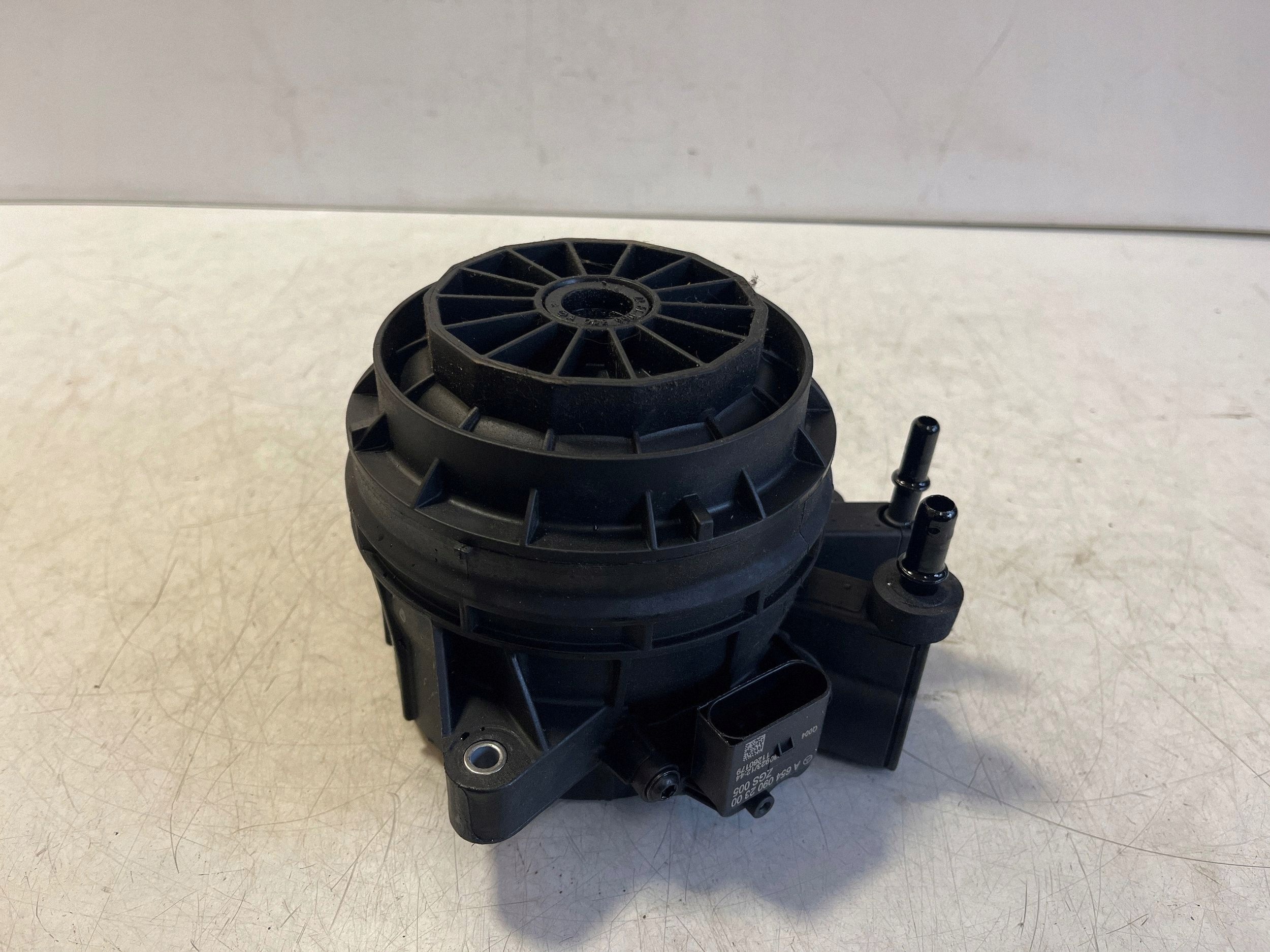 Mercedes W118 W177 W247 Polttoainepumppu Koho A6540902300