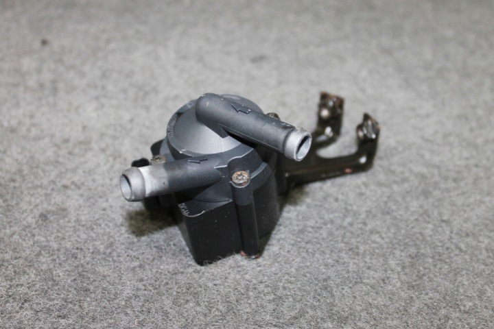 BMW F01 F07 F10 F12 F15 5.0i N63B44 - Auxiliary Water Pump 7629916