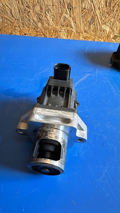 EGR-venttiili jäähdytin SX4 S-CROSS 1.6 DDiS 14R 724809770