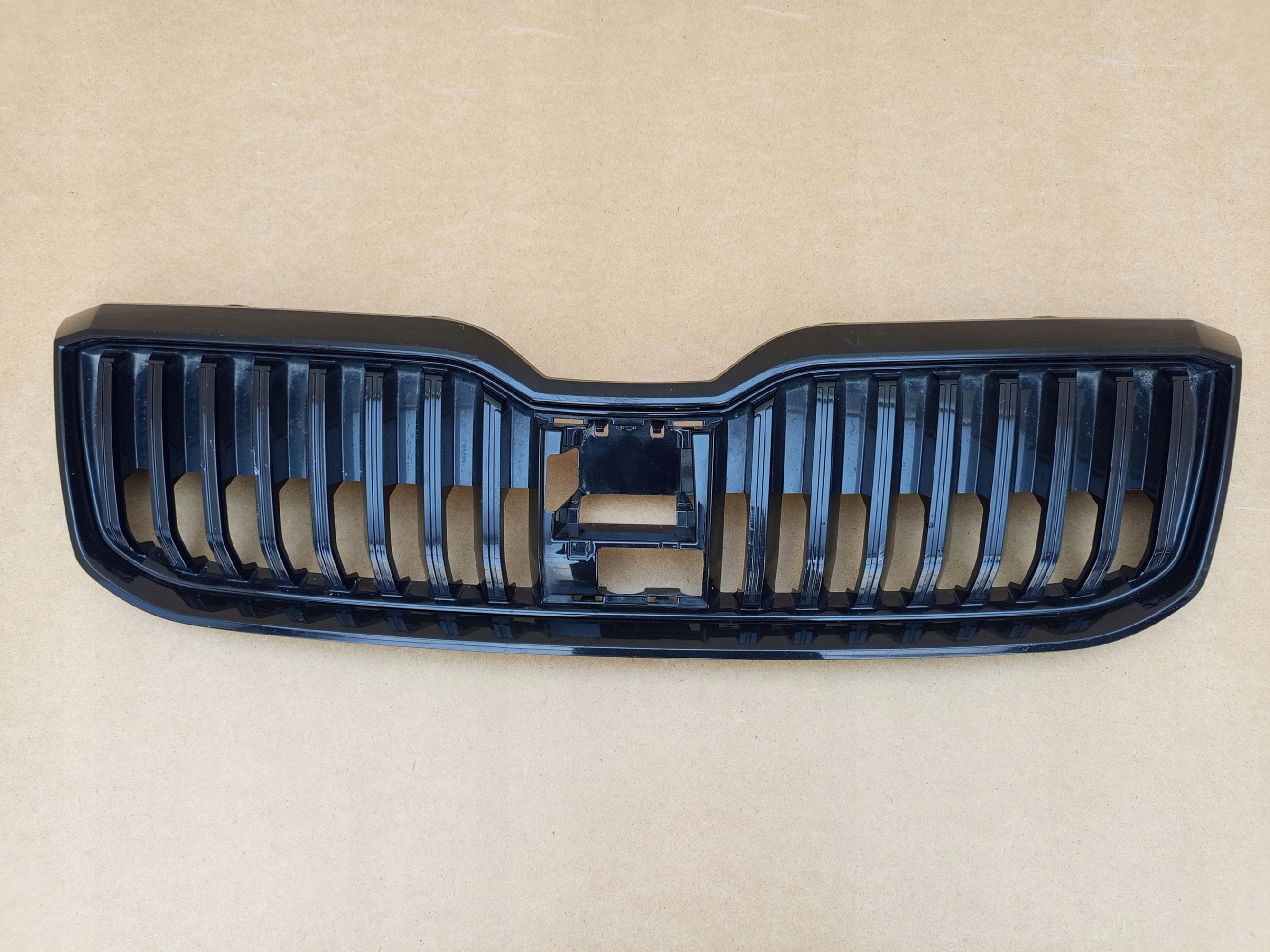 Skoda Superb III 3V Lift 19- Etusäleikkö 3V0853653G