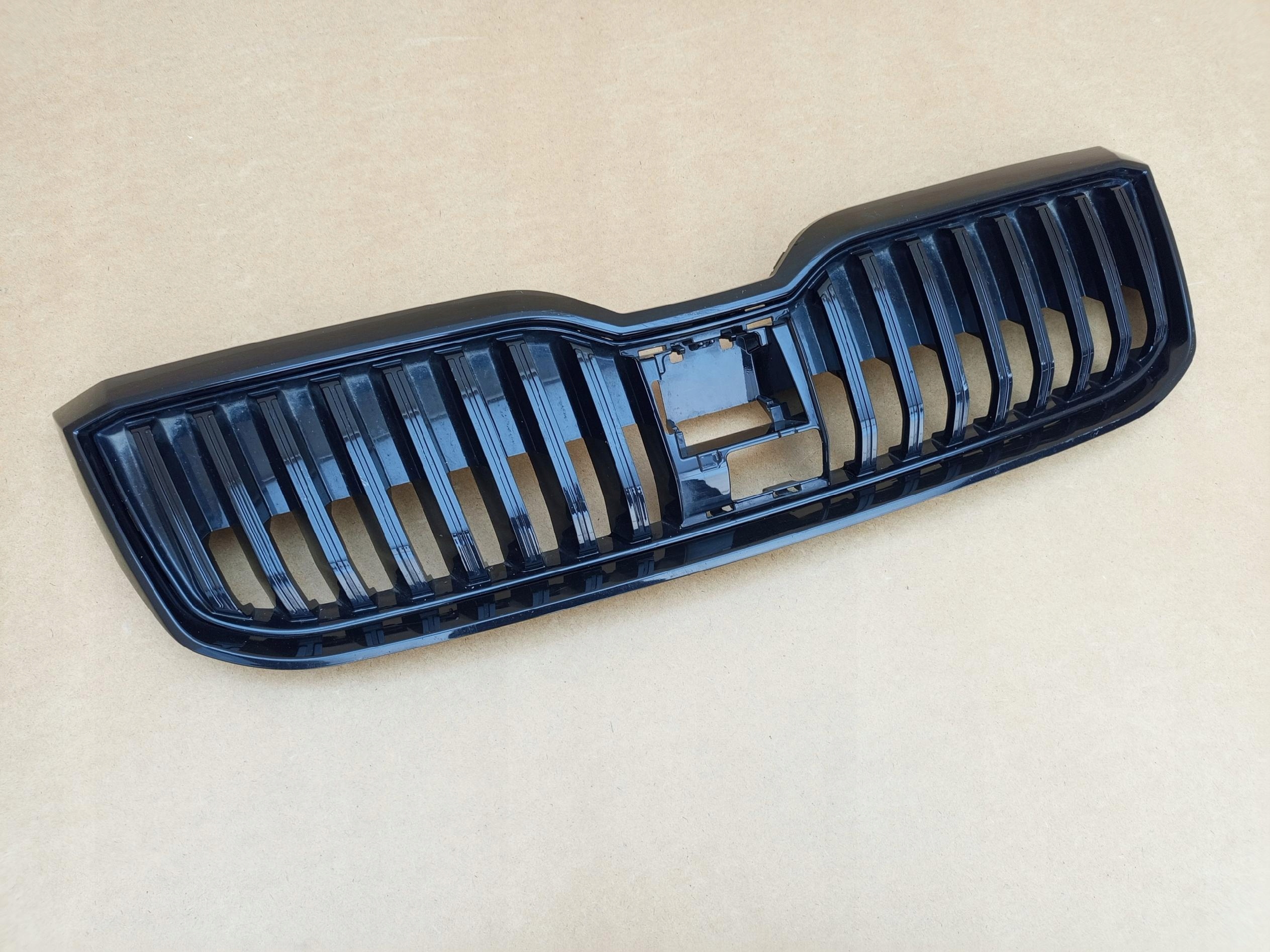 SKODA SUPERB III 3 3V LIFT 19- KÜHLERGRILL VORNE 3V0853653G image 3