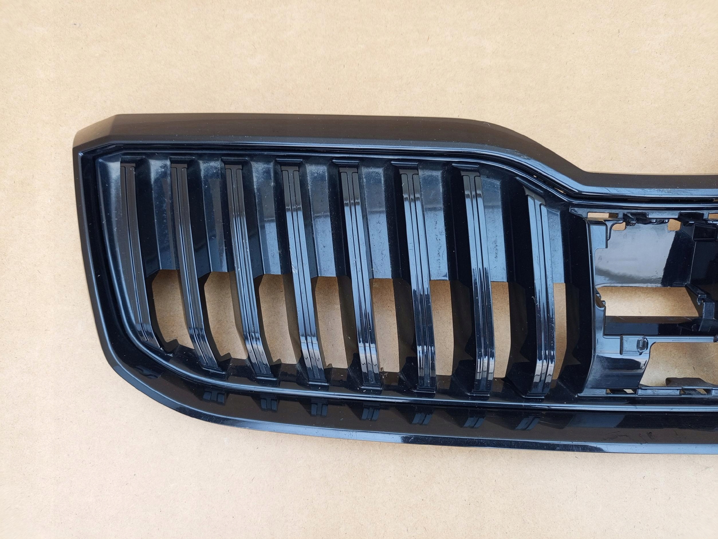 SKODA SUPERB III 3 3V LIFT 19- KÜHLERGRILL VORNE 3V0853653G image 5