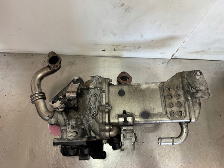 EGR-pakokaasunjäähdytin Audi A4 B8 Lift 2.0TDI CGL 03L131512DT - WAWA