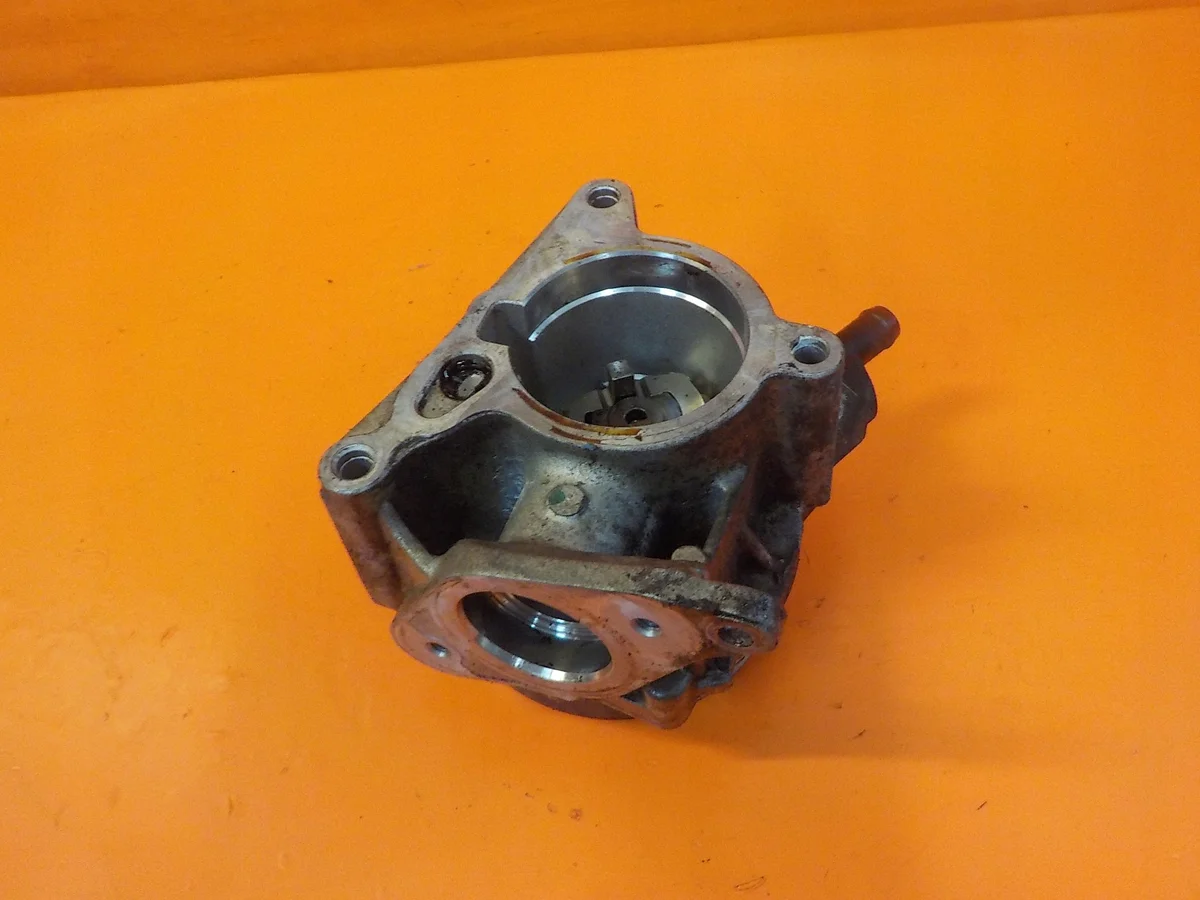 Audi A5 1.8 TFSI Vakuumpumpe 137H1 image 3