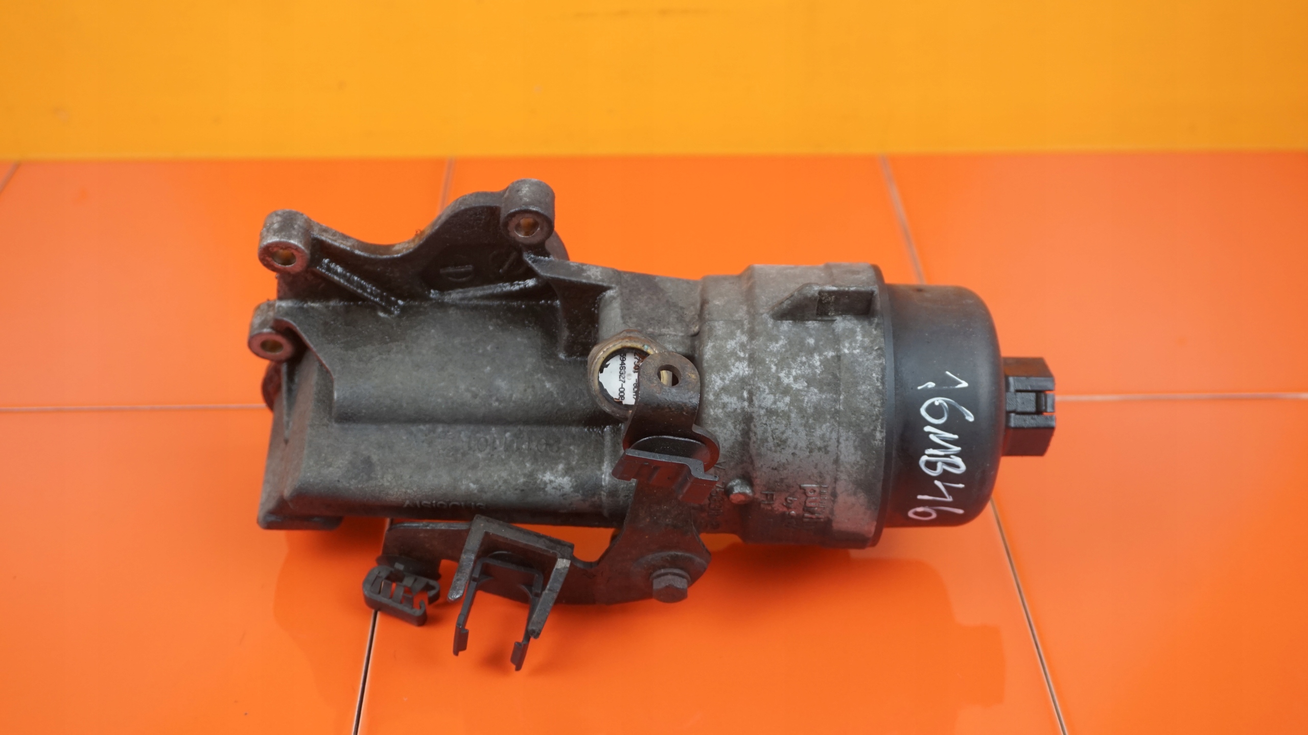 MINI R56 öljynsuodattimen kotelo V758311180