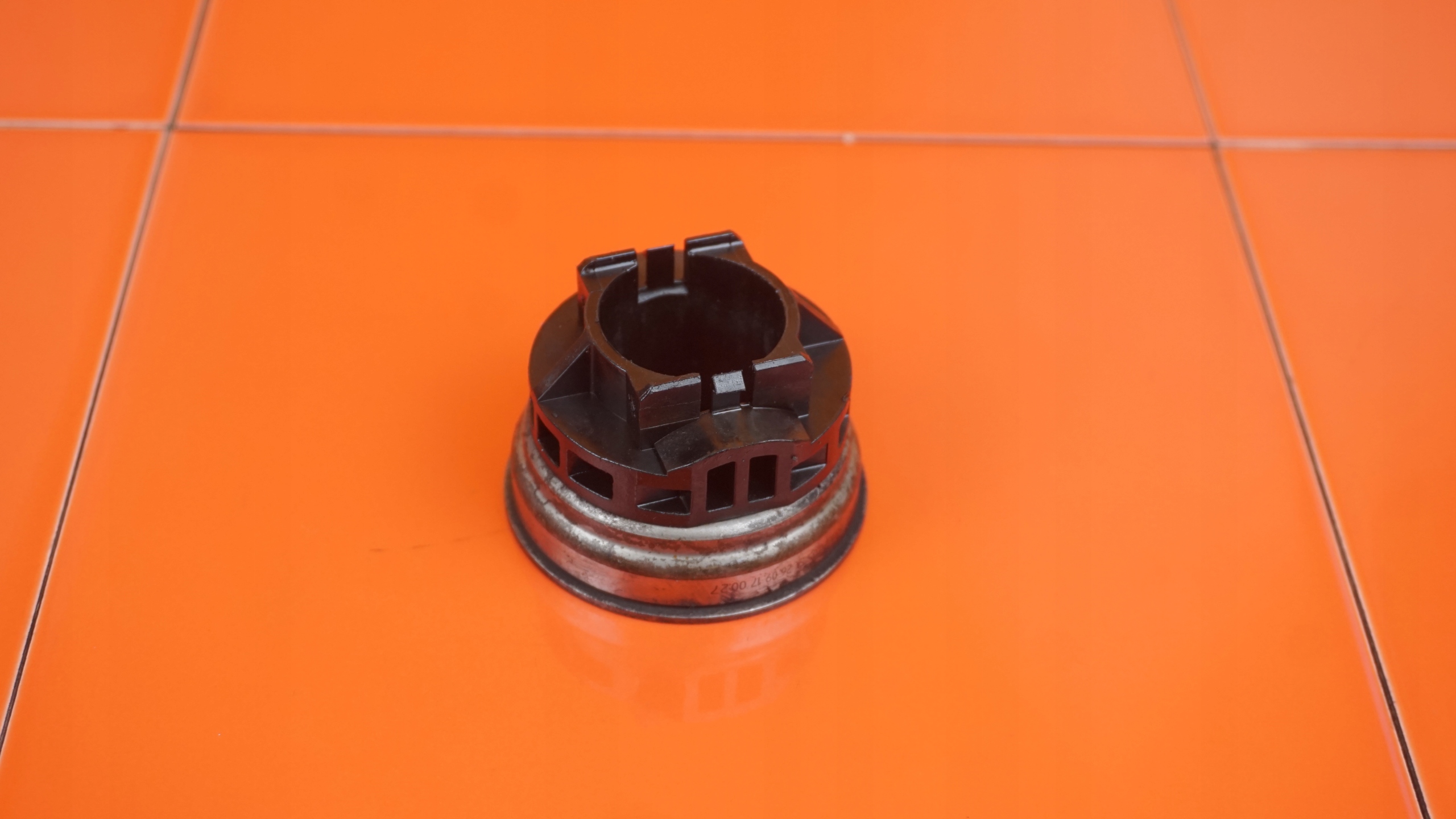 BMW 2 F45 X1 218i laakeri F-581020
