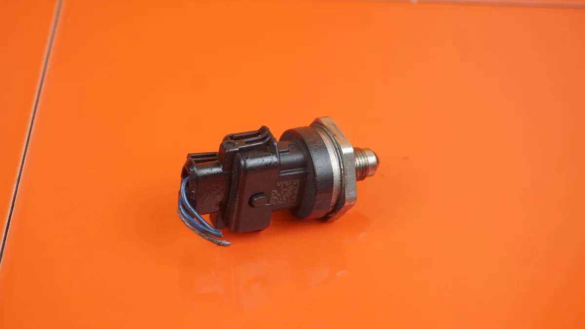 Sensor Presión Combustible Ford S-MAX 1.6 image 3