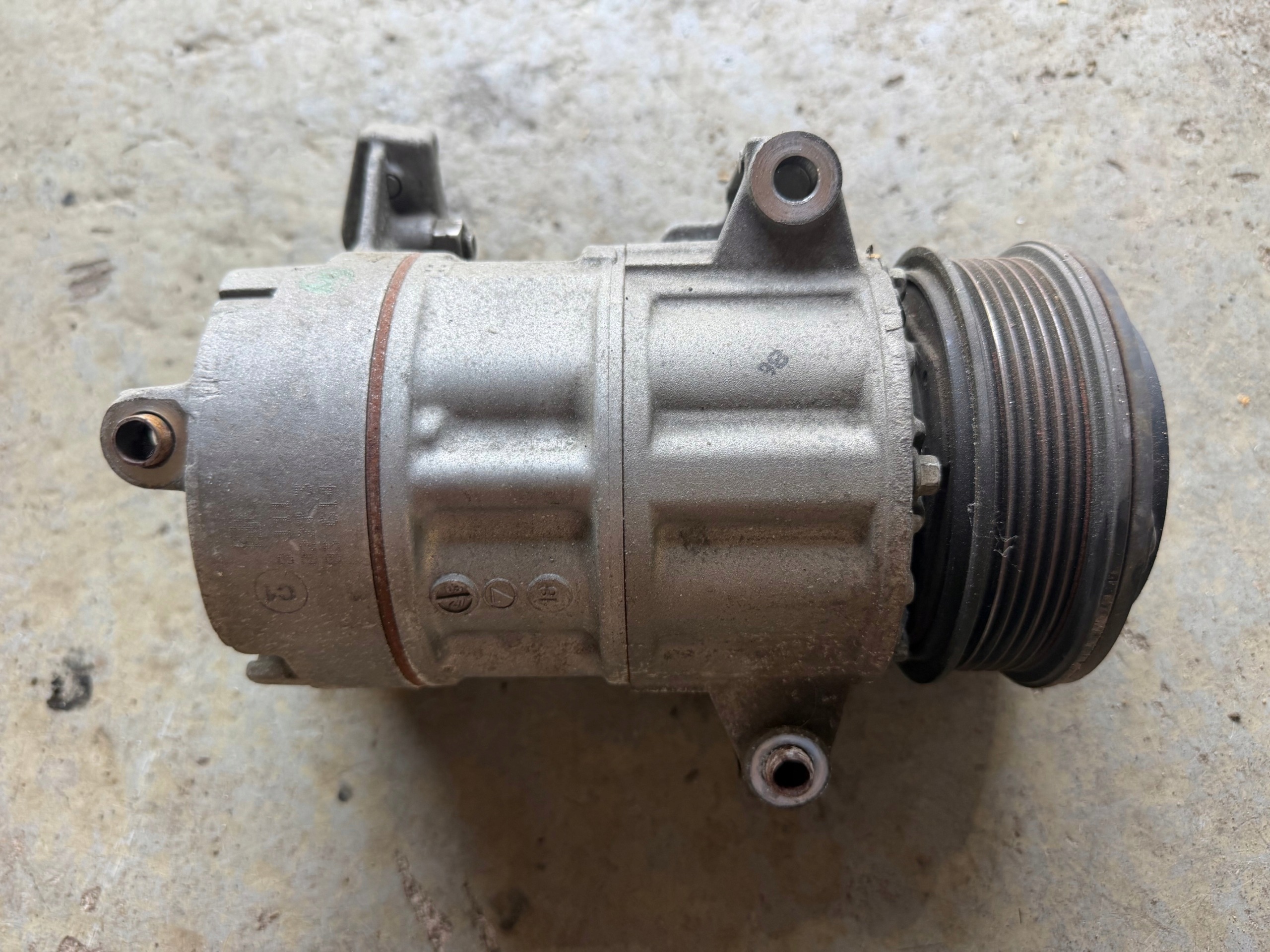 Ford OE H1BH-19D629-DA Ilmastointikompressori