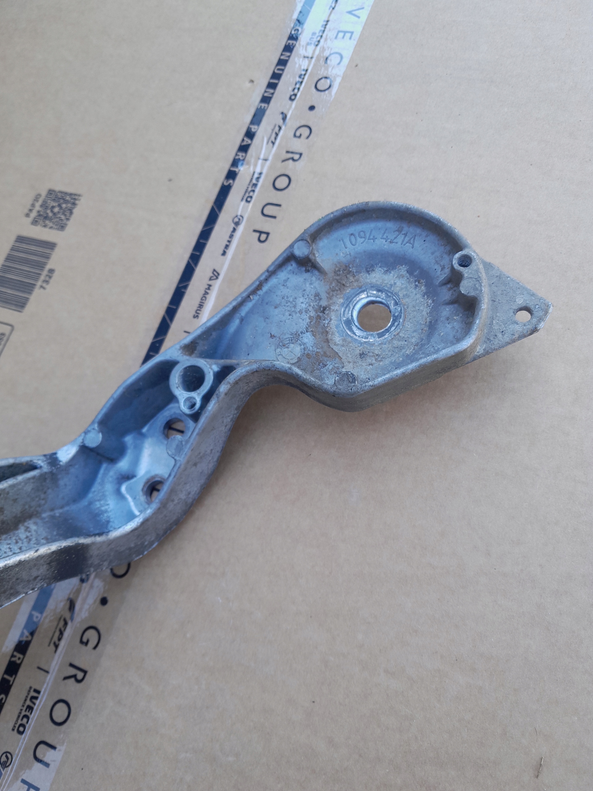 BMW E46 Support de fixation poutre arrière image 4