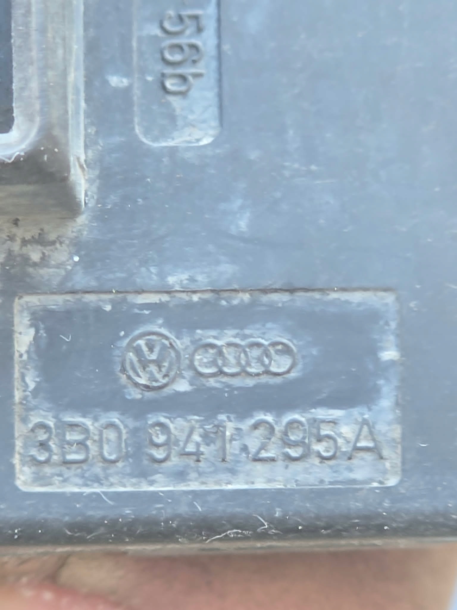 VW Passat B5 Headlight Leveling Motor 3B0941295A image 3