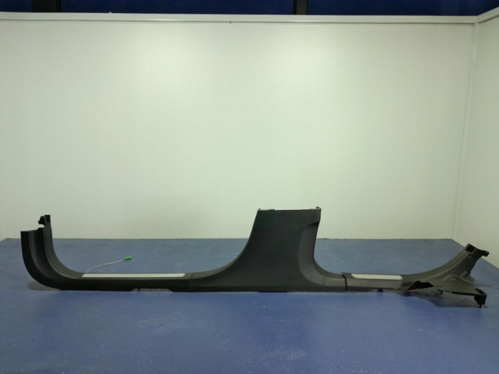 VOLVO S90 II 16- Kynnyksen suojat oikea R-DESIGN 31377617