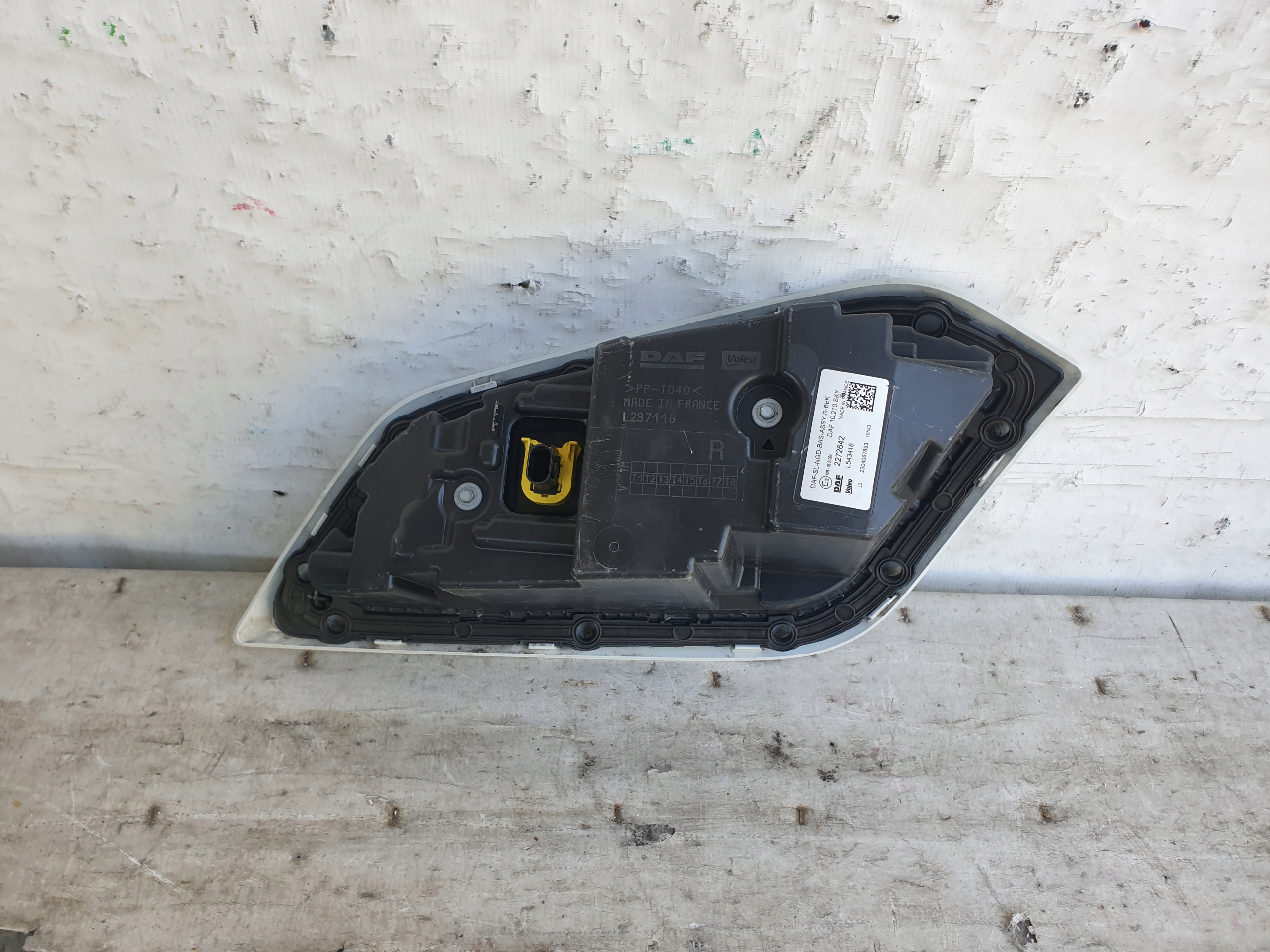 Kattovalohalogeeni DAF XG XG+ oikea 2276242