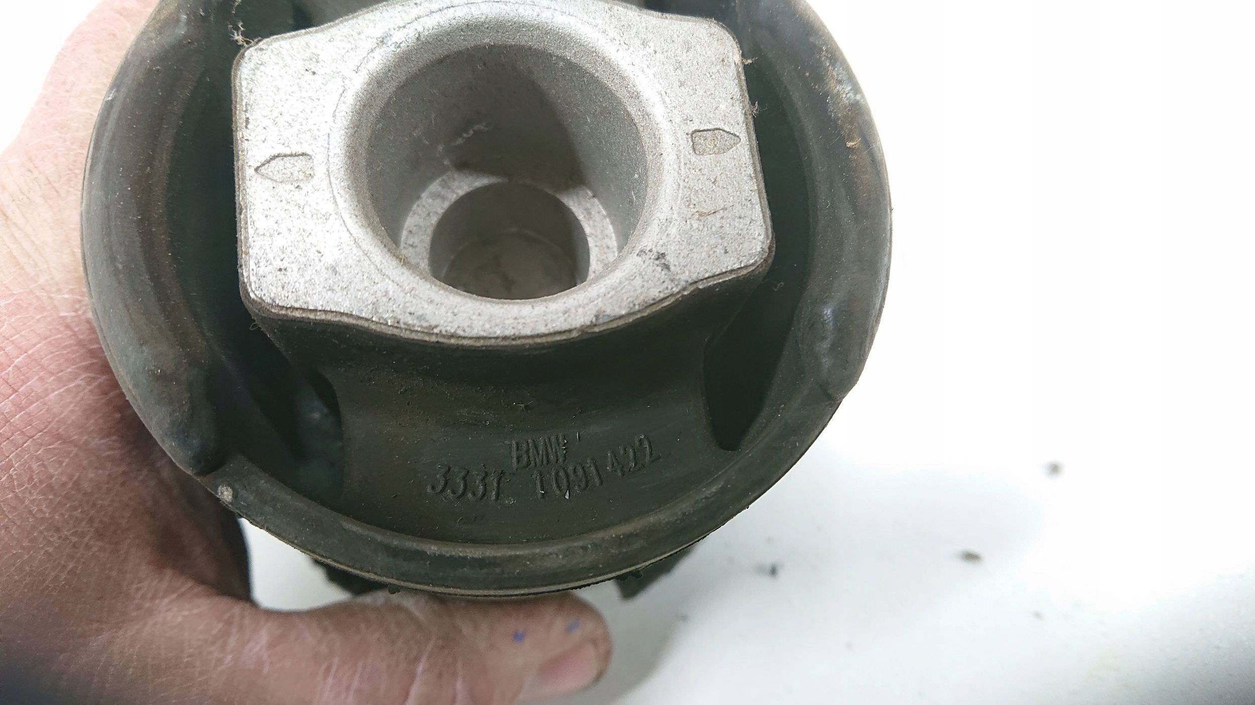 BMW 5 V E39 Soporte de goma eje trasero trasero image 3