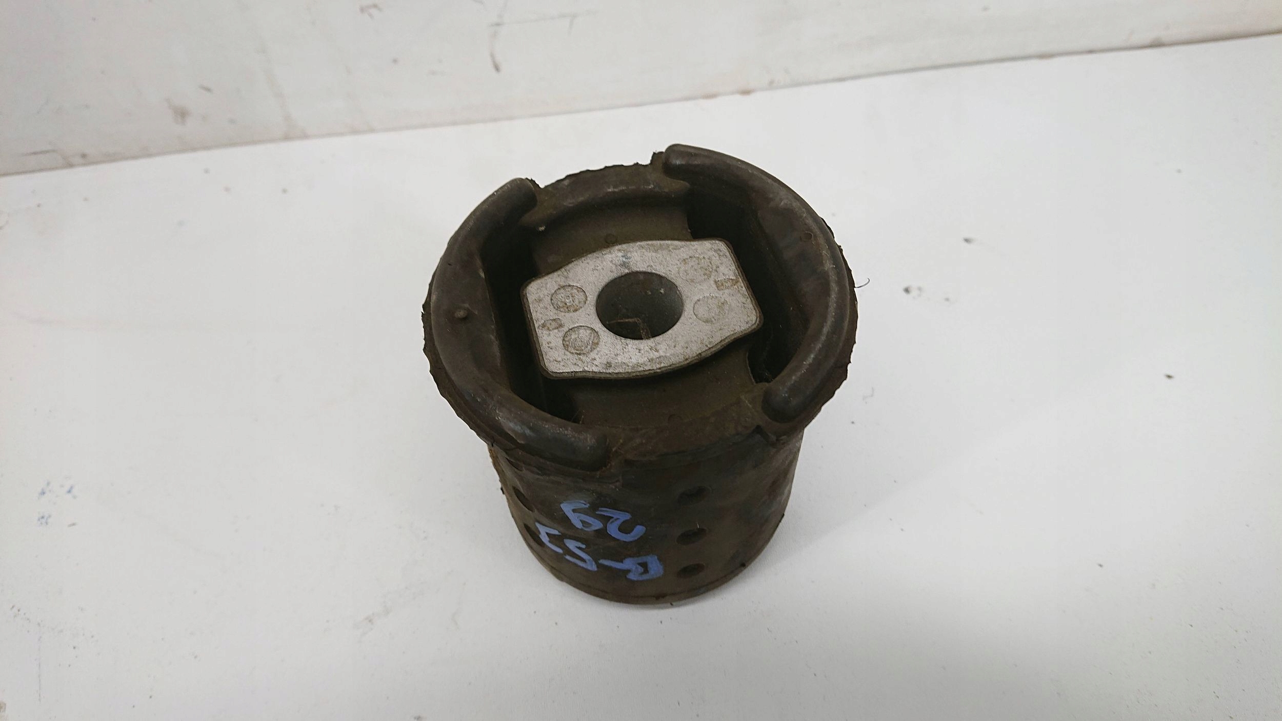 BMW 5 V E39 Soporte de goma eje trasero trasero image 5