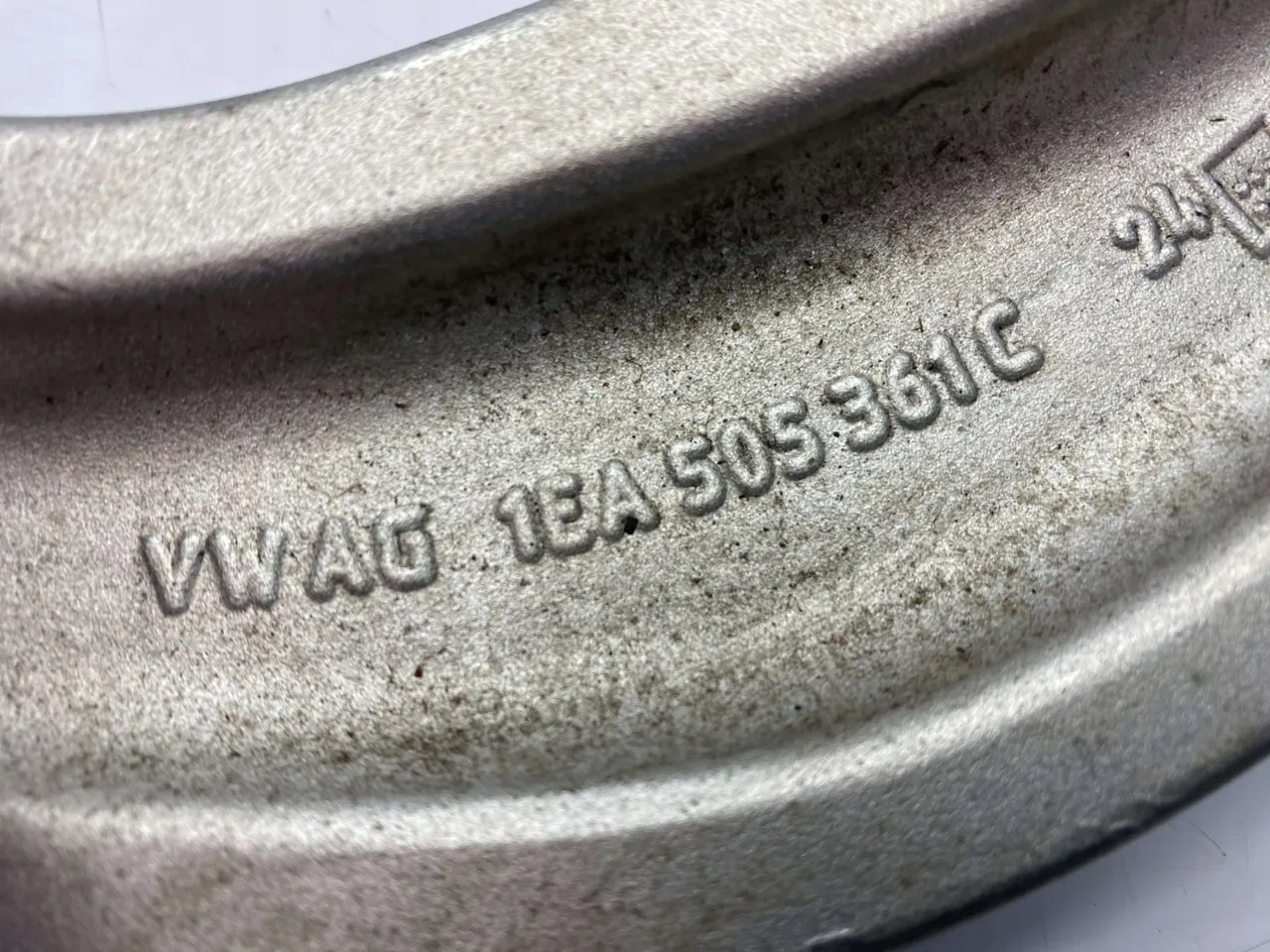 Skoda Elroq Bakre Arm 1EA505361C Begagnad image 4