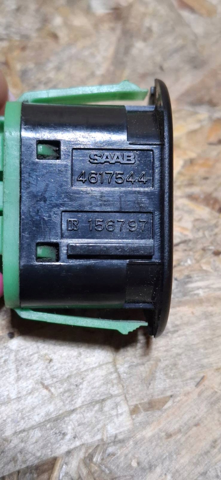 Polttoaineluukun kytkin Saab 9-5 4617544