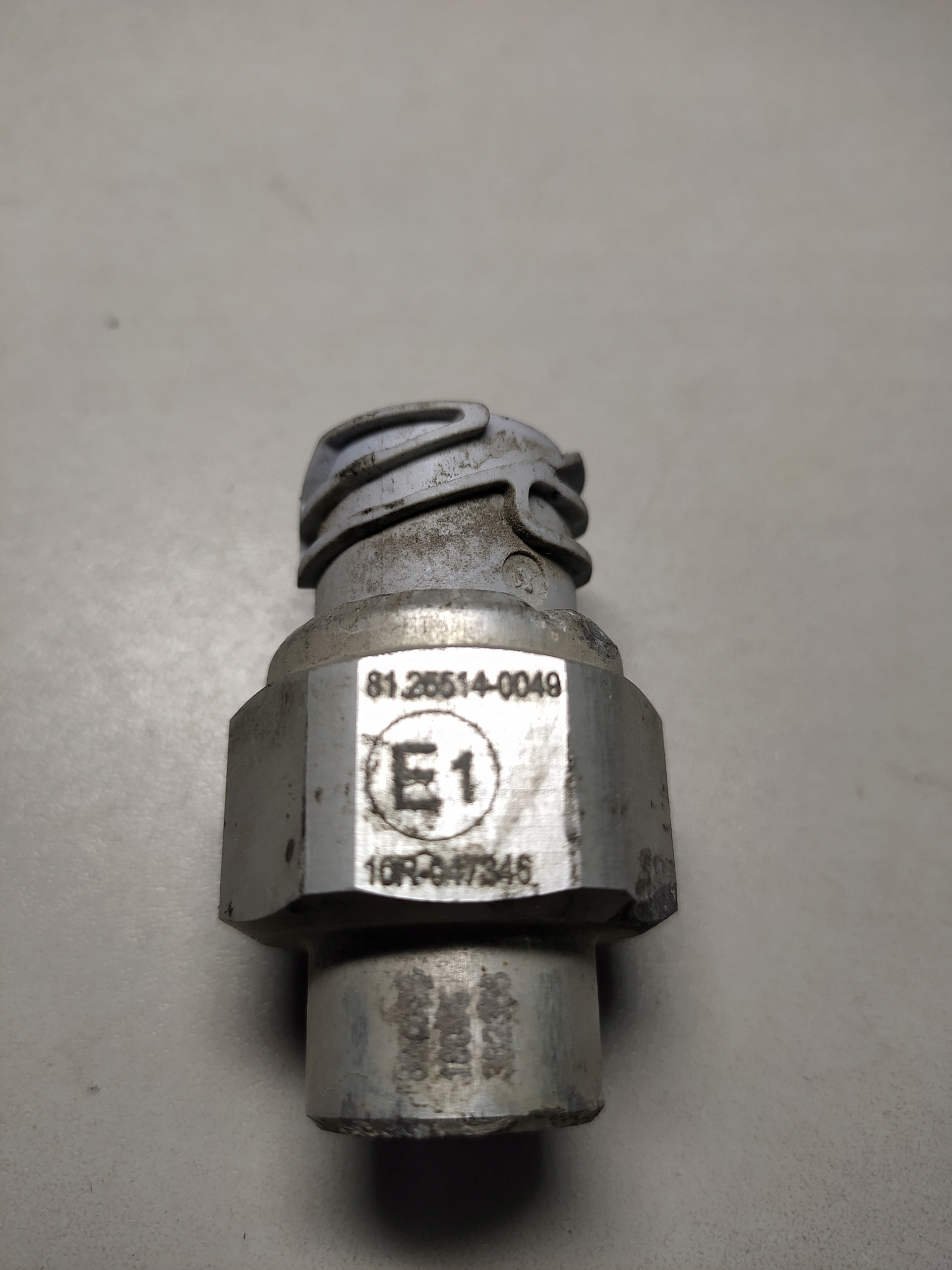 MAN TGX 2018 E6 Drukschakelaar Sensor OEM 81274210299 image 4