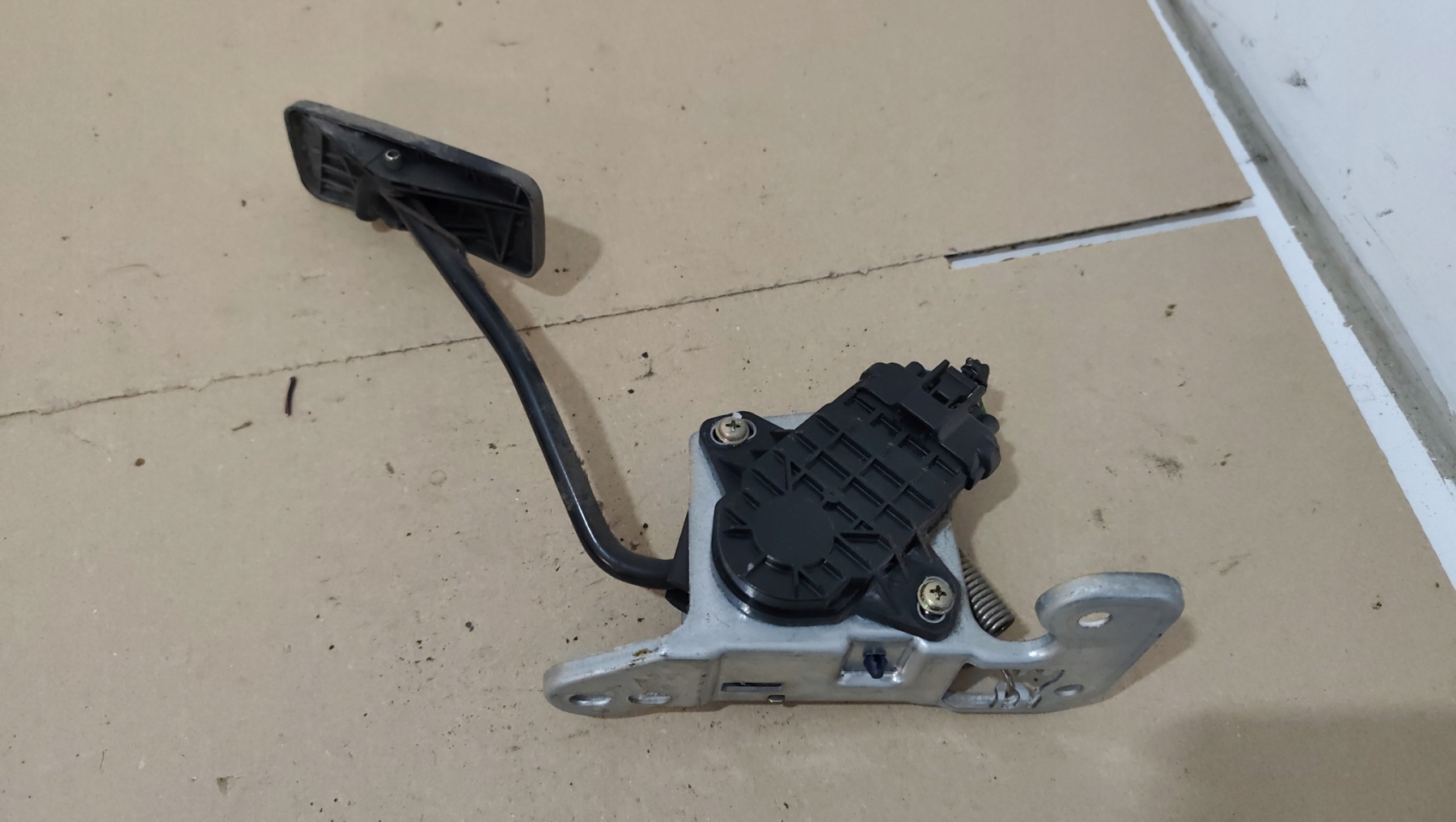 Gaspedalpotentiometer Subaru Legacy IV 2.0 AWD 36010AG021 image 2