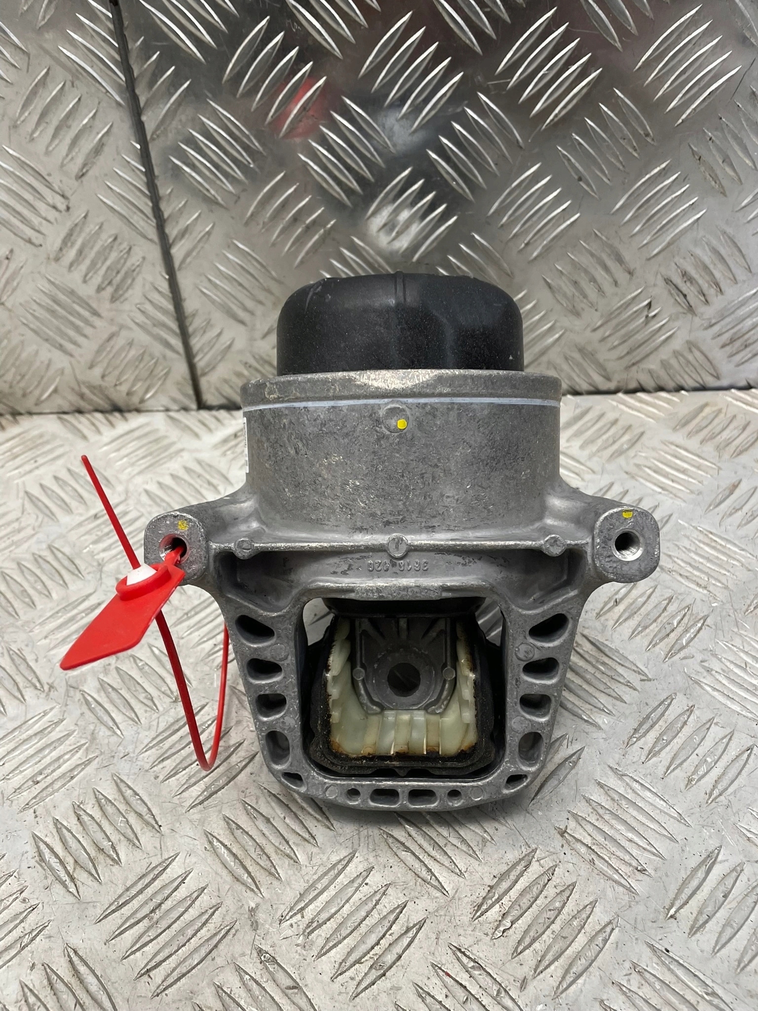 Supporto motore destro Audi A4 B9 2.0 TDI 8W0199372CS image 2