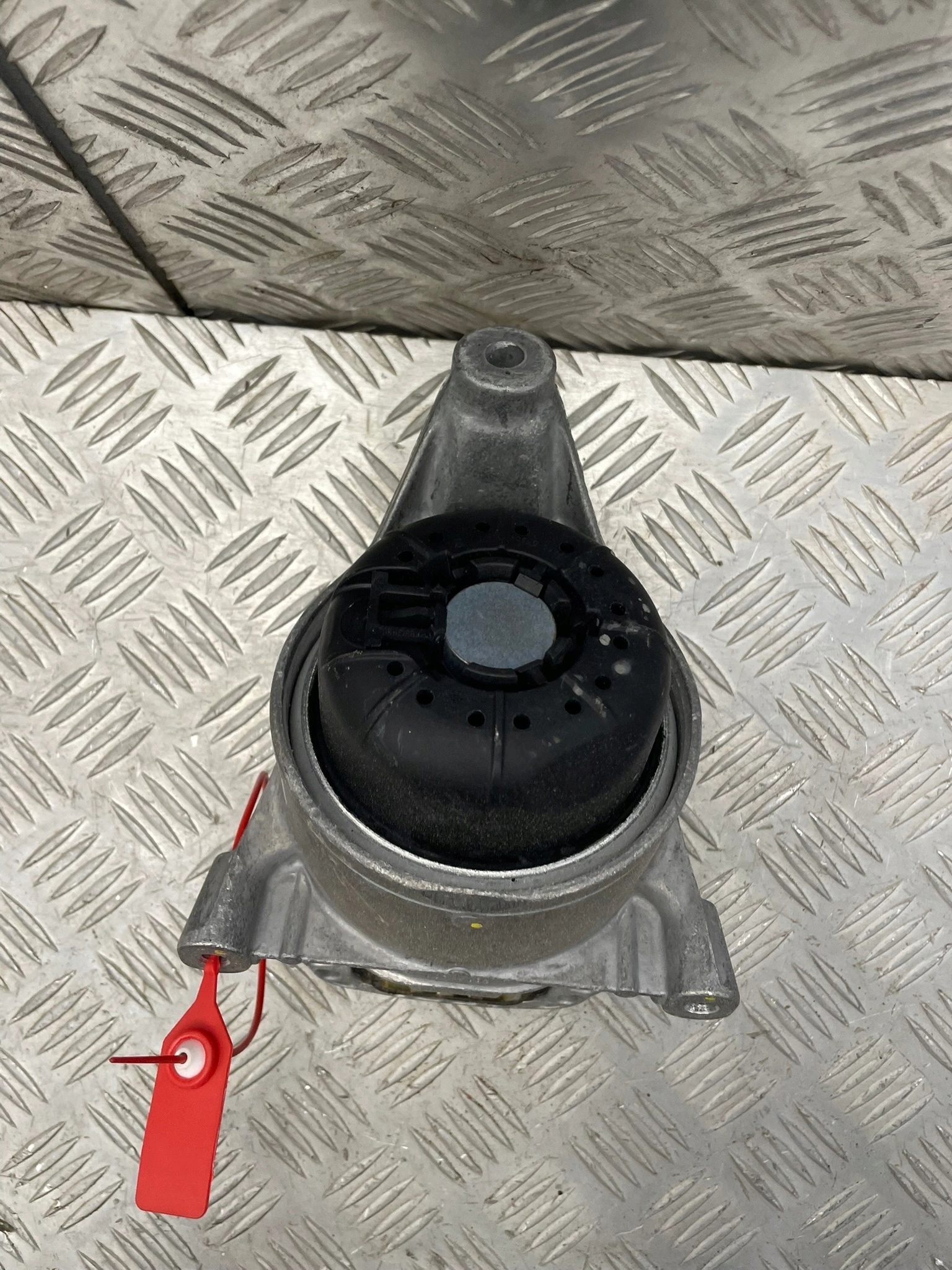 Supporto motore destro Audi A4 B9 2.0 TDI 8W0199372CS image 3