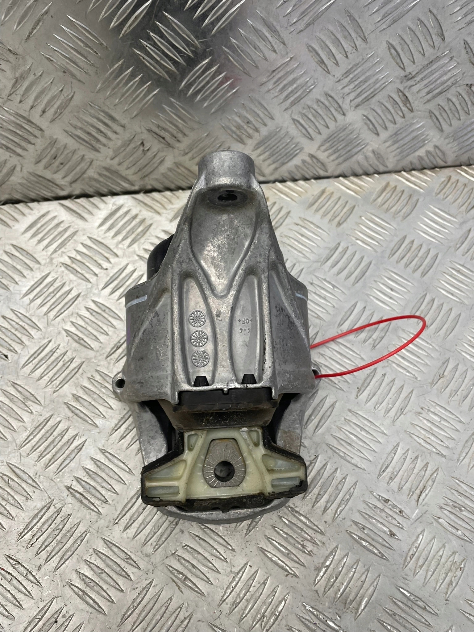 Supporto motore destro Audi A4 B9 2.0 TDI 8W0199372CS image 5