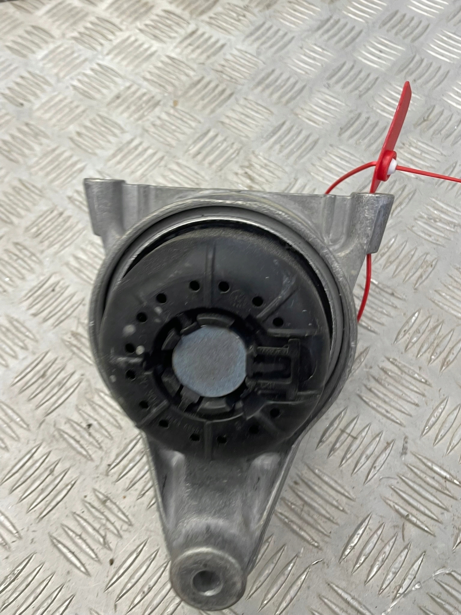 Supporto motore destro Audi A4 B9 2.0 TDI 8W0199372CS image 8