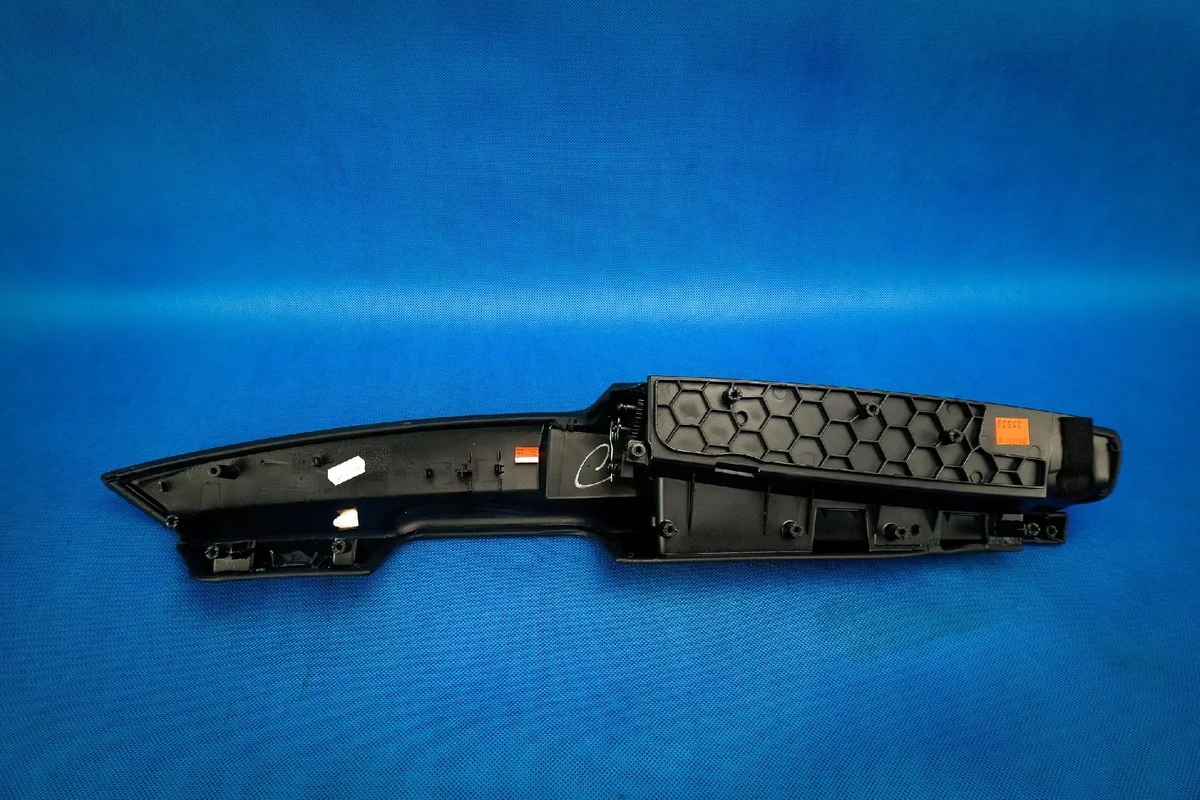 Audi A8 S8 4H dörrpanel armstöd vänster image 4