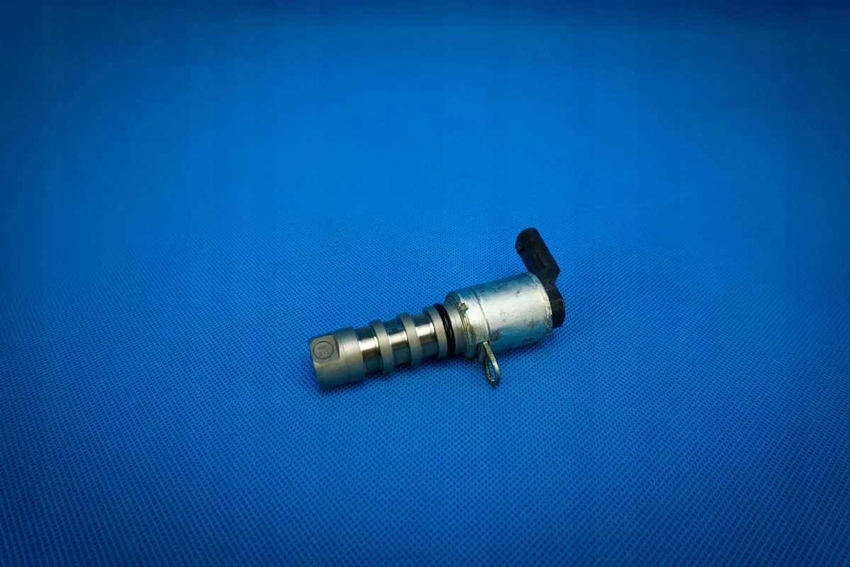 Ohjausakselin venttiili Audi S4 A6 A7 A8 06E109257N