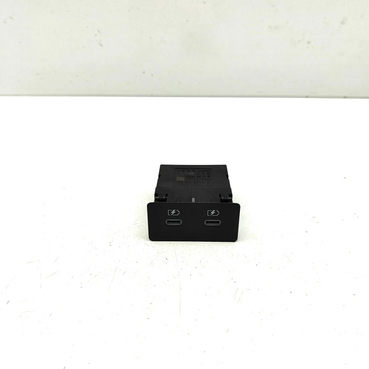USB Nissan Qashqai III (J12) 253317HA0A 31619461 1.3L 103kW 2024