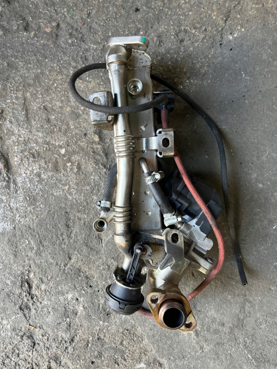 17 BMW F10 F20 2.0D Pakokaasun jäähdytin EGR-venttiili 710327D
