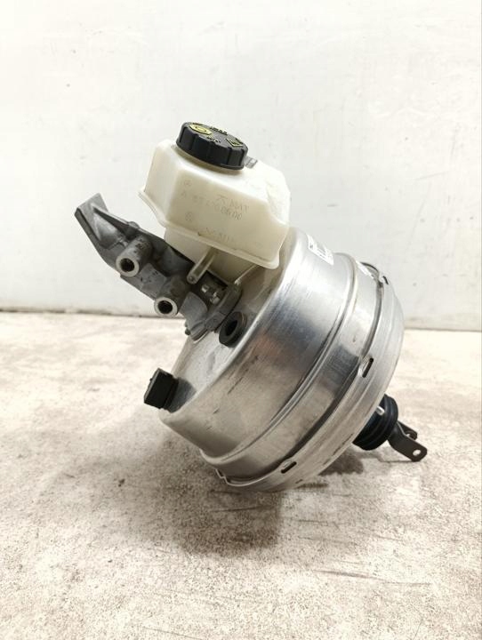 Brake Master Cylinder A1674300300 Mercedes-Benz GLS