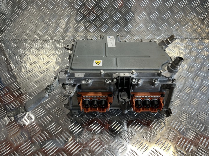 Vaihtosuuntaaja Renault Captur II 1.6 E-TECH 2023