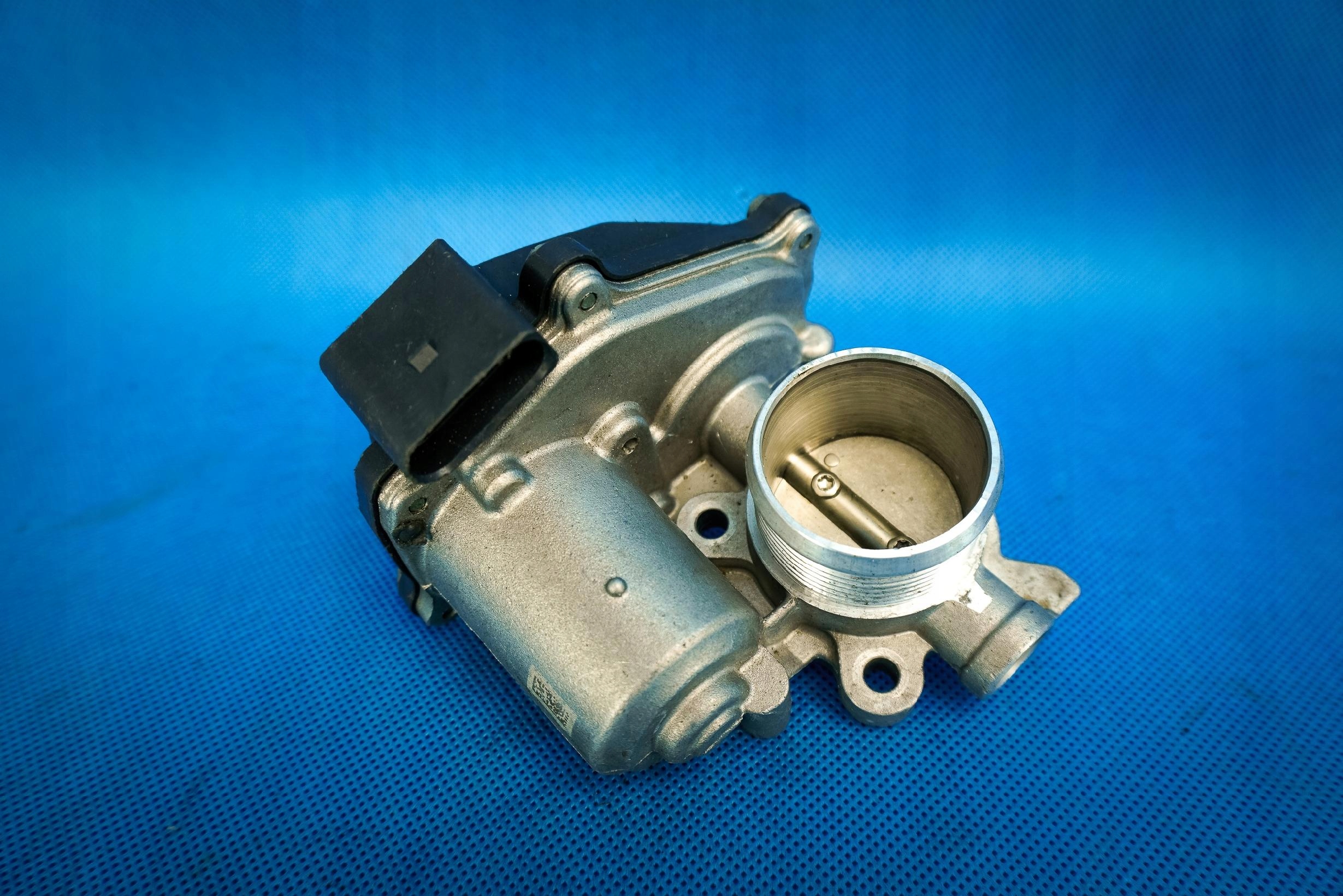 Soupape EGR Audi A4 A5 A6 04L131501B image 2
