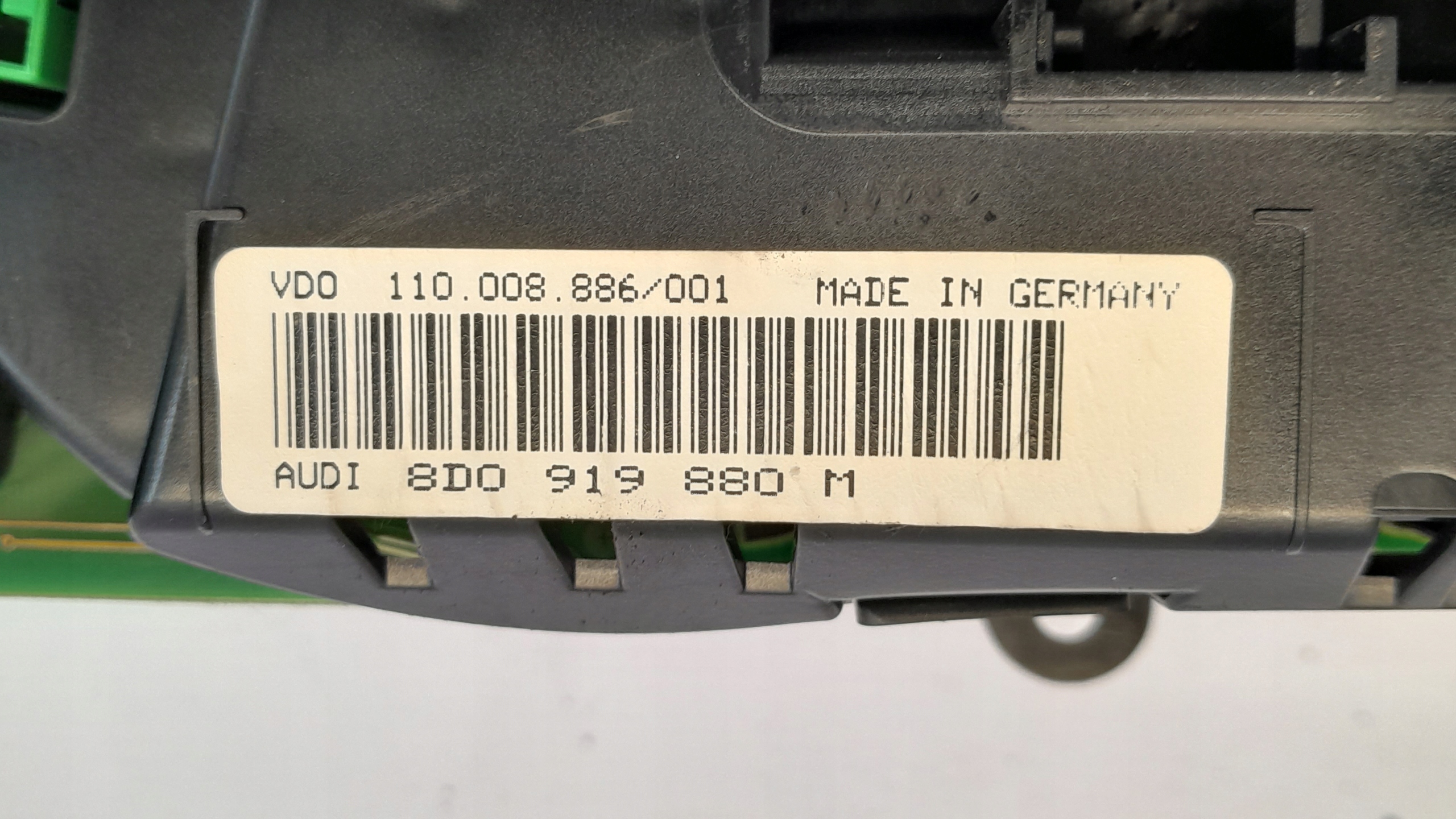 AUDI A4 B5 2.5 TDI Compteur FIS 8D0919880M image 3