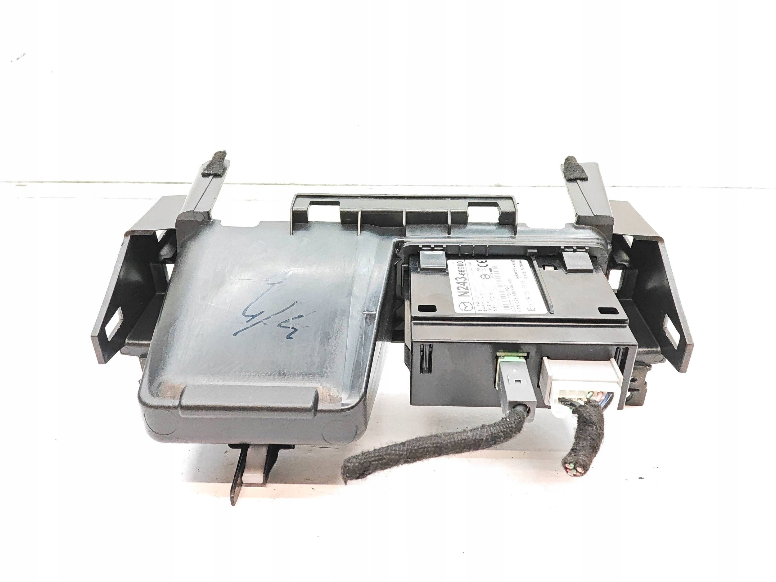 Mazda MX-5 ND USB AUX SD -liitäntä N243669U0 image 3