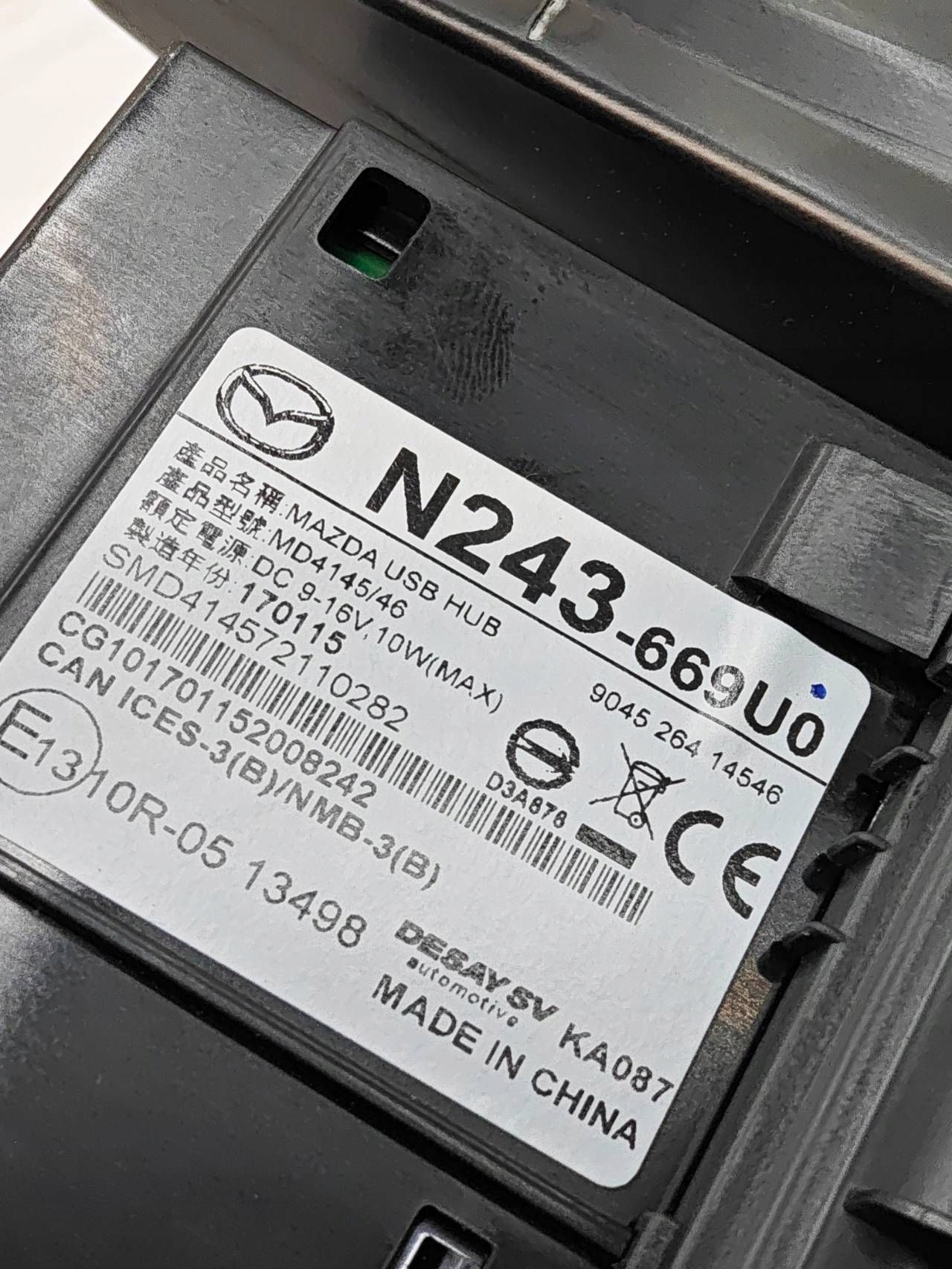 Mazda MX-5 ND USB AUX SD -liitäntä N243669U0 image 4