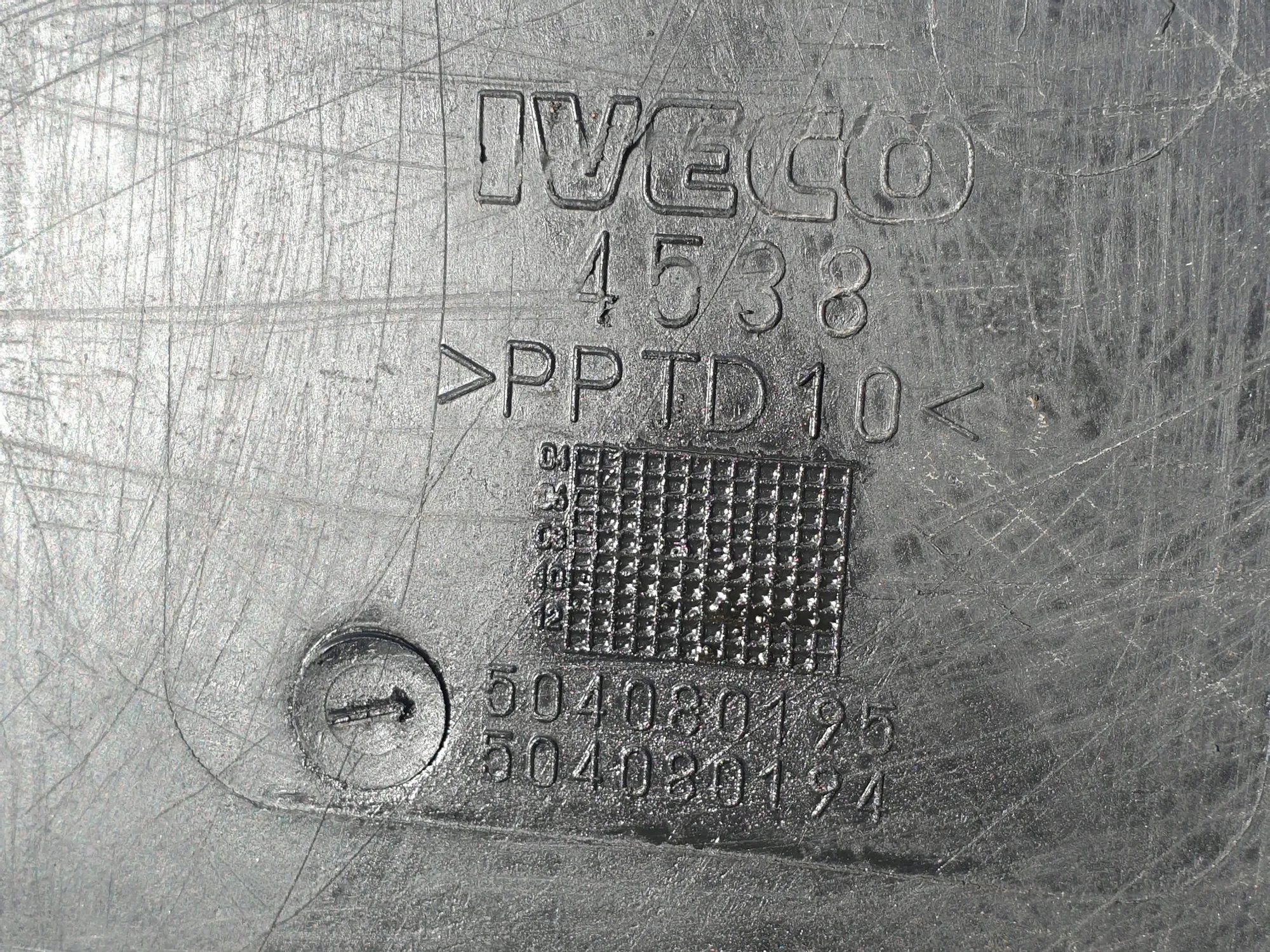 Engine Cover IVECO DAILY III Van/Estate 504080195 2.3L diesel 85kW image 3