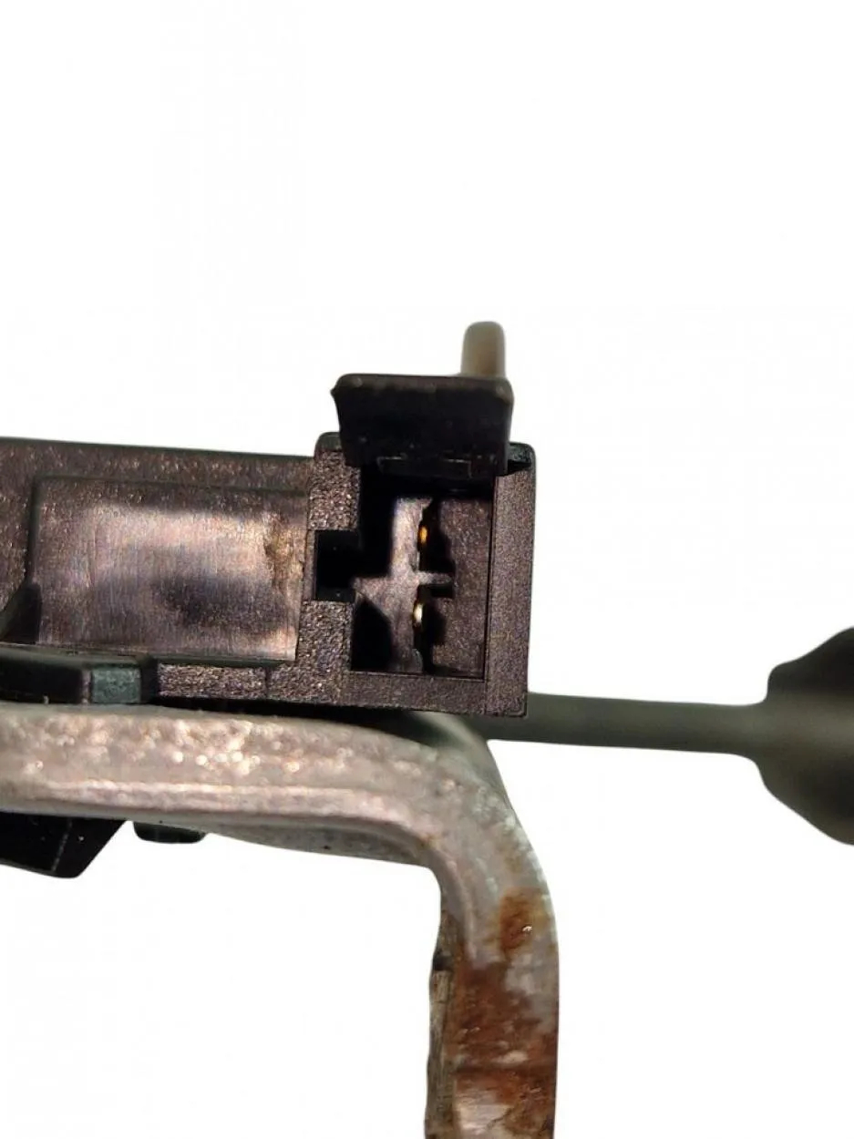 Soporte freno de mano VW UP 1S0711461H usado image 4