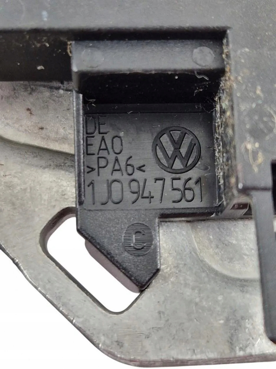 Soporte freno de mano VW UP 1S0711461H usado image 6