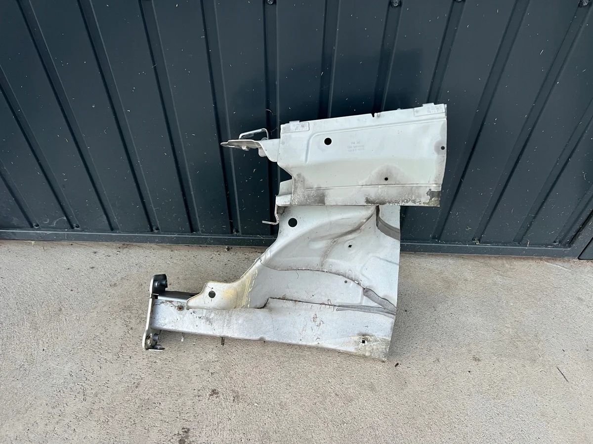 VW Touran 1T3 10-15 linke Seitenwand
