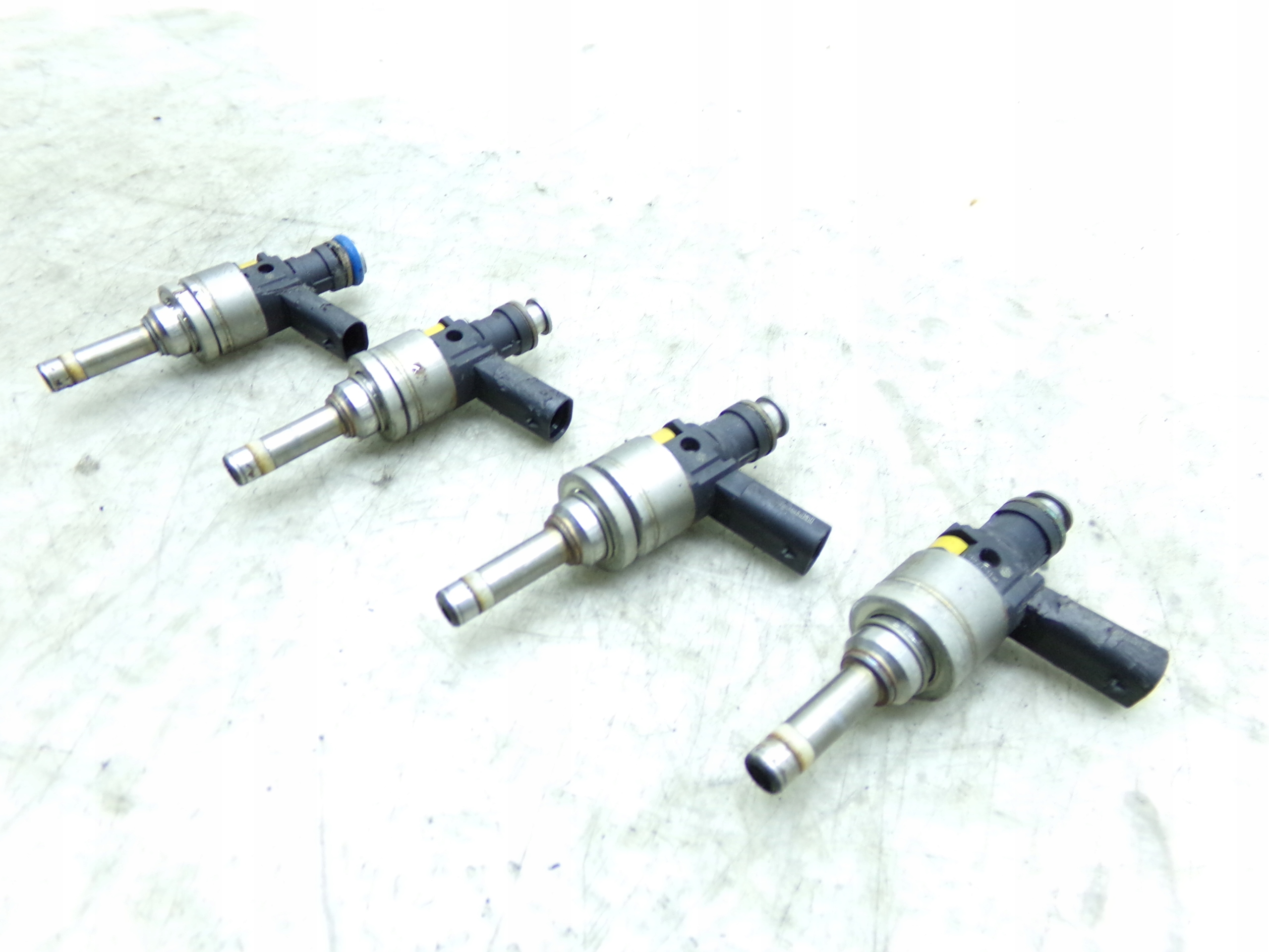Injector Mercedes W204 W212 W207 C207 SLK R171 1.8 CGI A2710781123 image 2