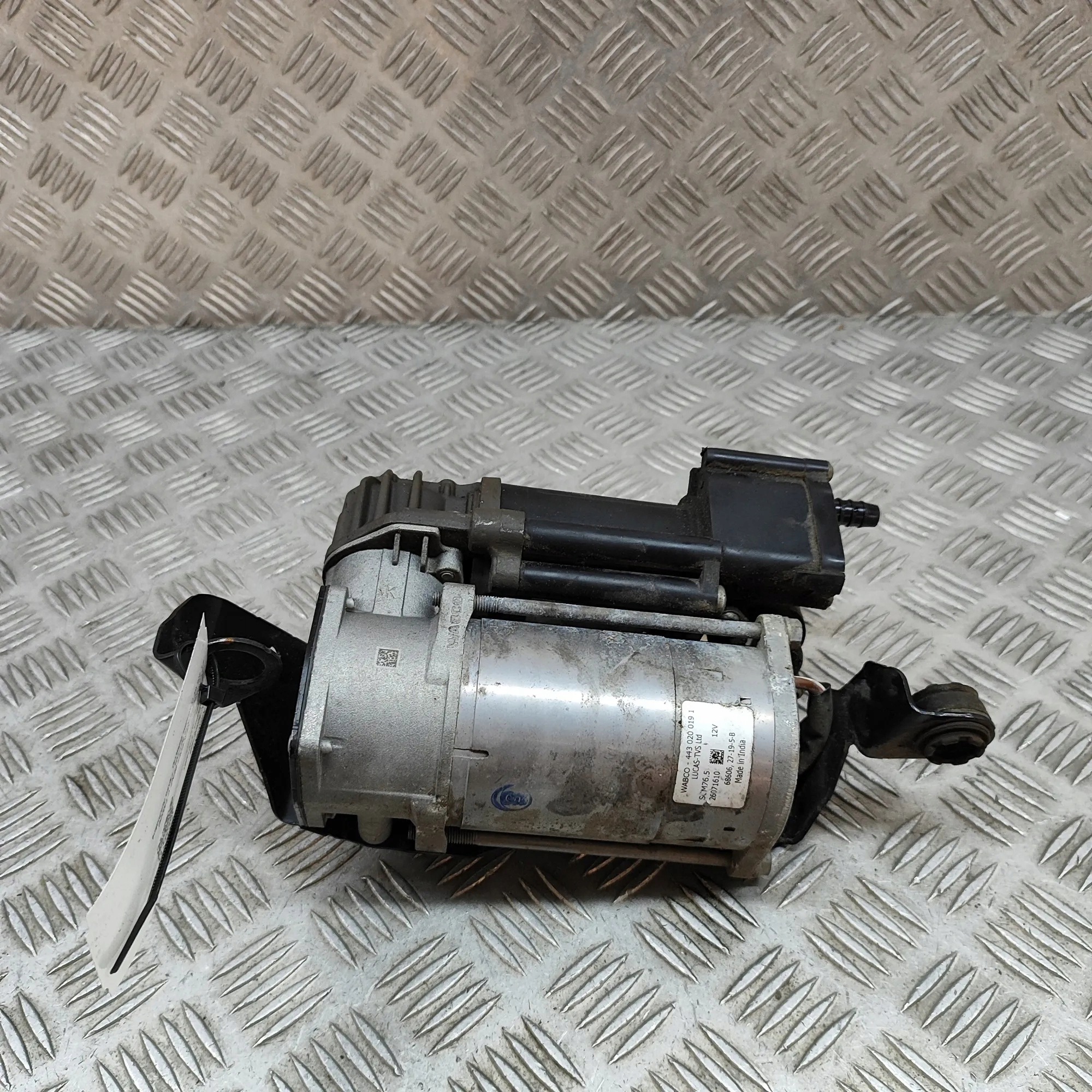 Mercedes W205 W213 W253 Luftfederkompressor A2053200104 image 2