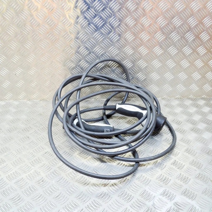 Akkulaturin kaapeli Mercedes-Benz E (W213) A0005833001 13307855 2.0L