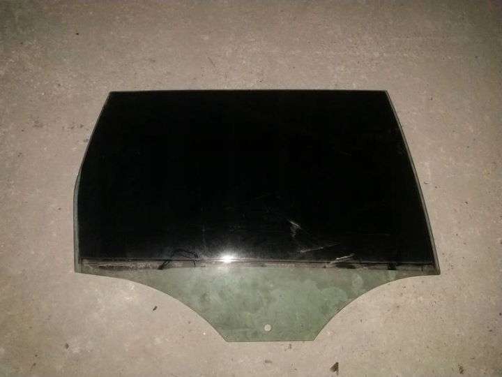 Volkswagen Passat Takaoven lasi - TAKA OIKEA 2006 2.0L
